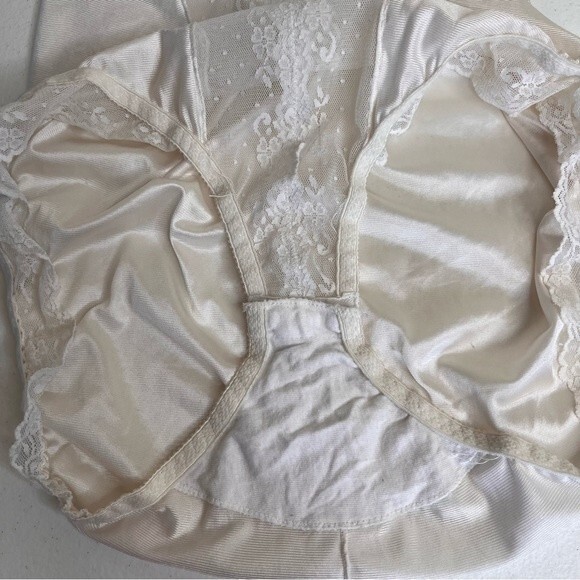 Vintage JCPenney Satin Lace Bodysuit Lingerie Teddy White Women Medium Intimates - Picture 12 of 16
